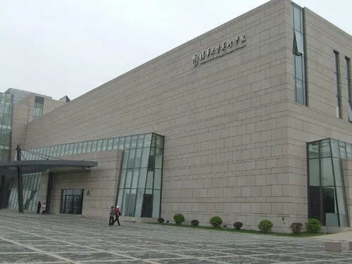 哈哈哈!這些實力堪比美院的985院校,都開設了美術類專業(yè)!廣州圍墻畫室附圖1