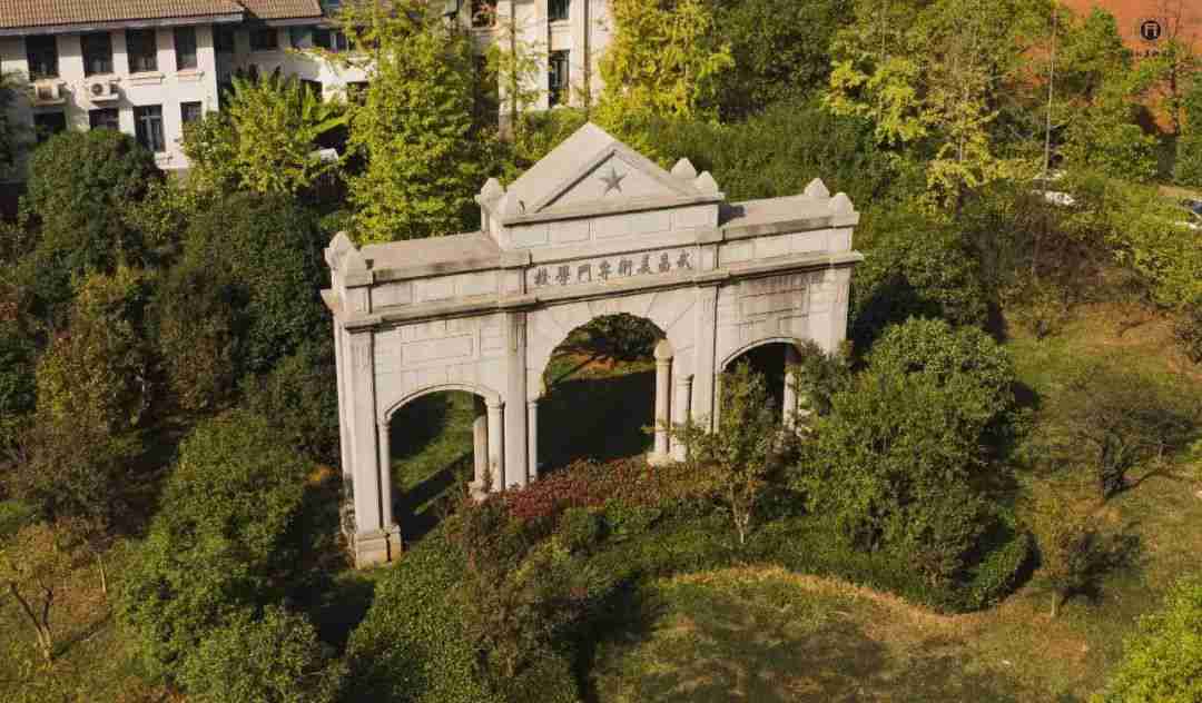 作為美術(shù)生，錯(cuò)過(guò)什么都不能錯(cuò)過(guò)九大美院各系教授的作品！圍墻畫室附圖62