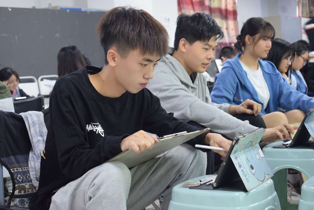 經(jīng)過(guò)廣州美術(shù)高考班圍墻魔鬼特訓(xùn)后的你們！聯(lián)考一定必勝，13