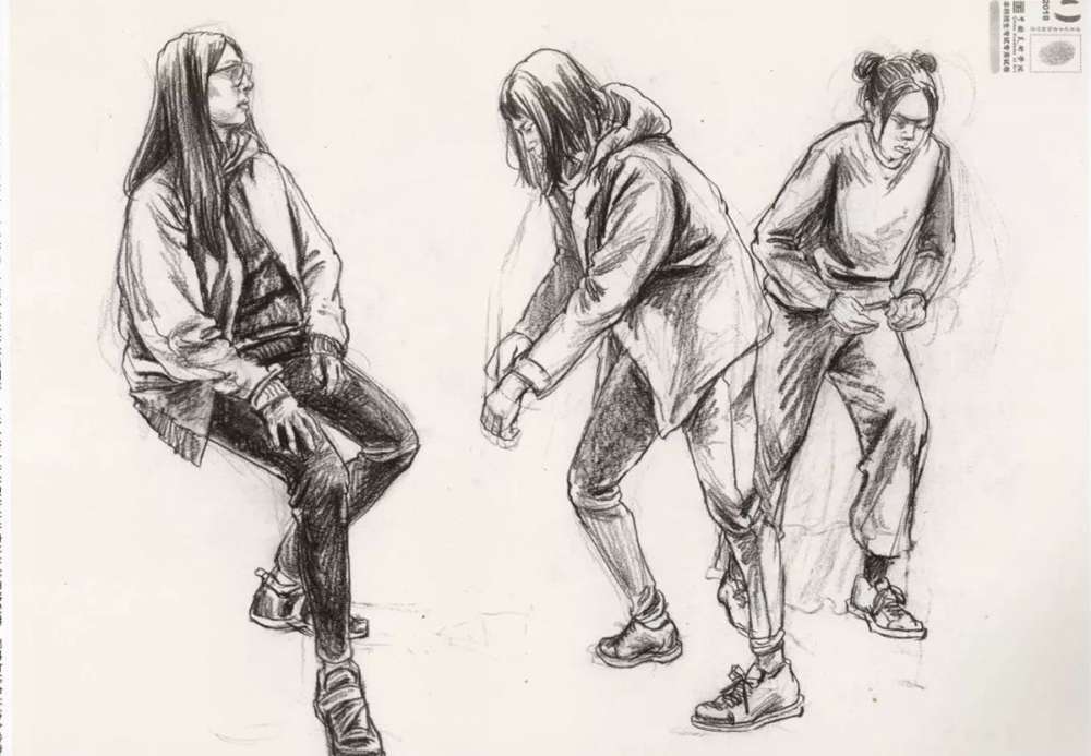 廣州美術(shù)高考班給咱精選了33幅中國美院往年速寫高分卷,29