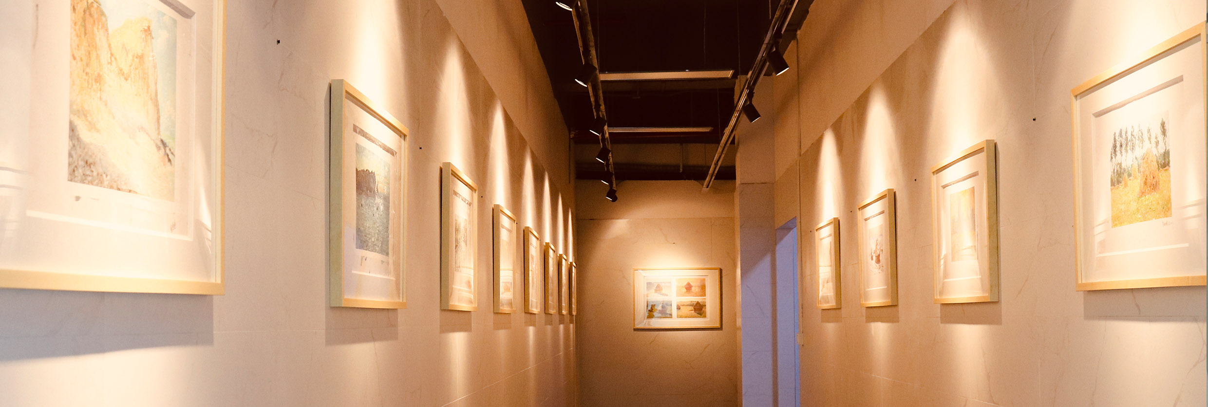 廣州畫室環境,廣州美術培訓班環境,廣州圍墻畫室環境