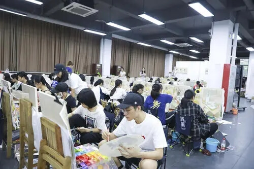 美術(shù)生高考失利該不該復(fù)讀?2