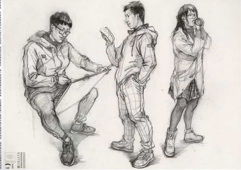 廣州美術(shù)高考班給咱精選了33幅中國美院往年速寫高分卷,26