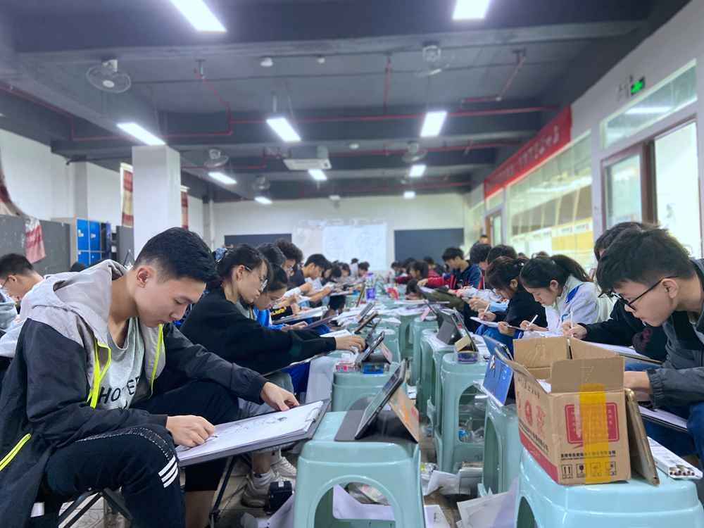 經(jīng)過(guò)廣州美術(shù)高考班圍墻魔鬼特訓(xùn)后的你們！聯(lián)考一定必勝，15