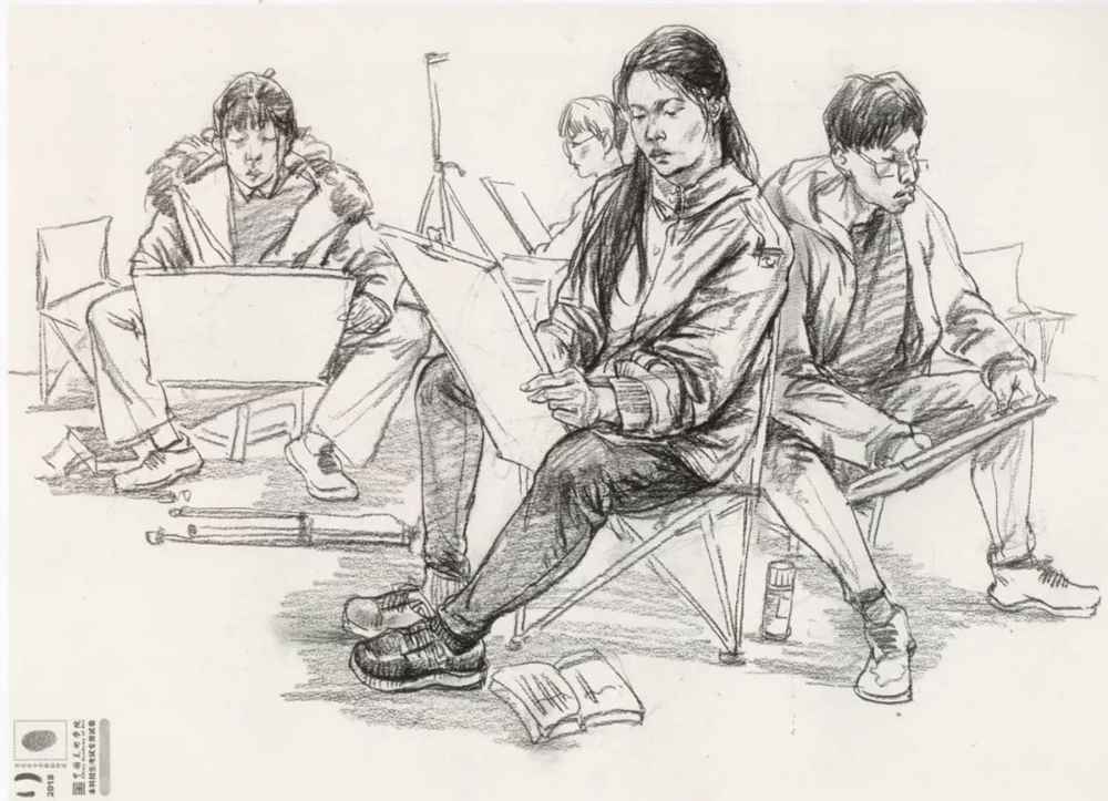 廣州美術(shù)高考班給咱精選了33幅中國美院往年速寫高分卷,01