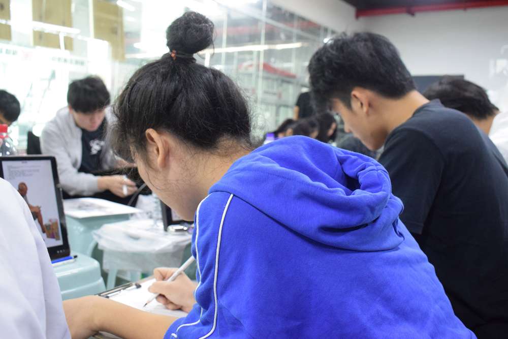 經(jīng)過(guò)廣州美術(shù)高考班圍墻魔鬼特訓(xùn)后的你們！聯(lián)考一定必勝，02