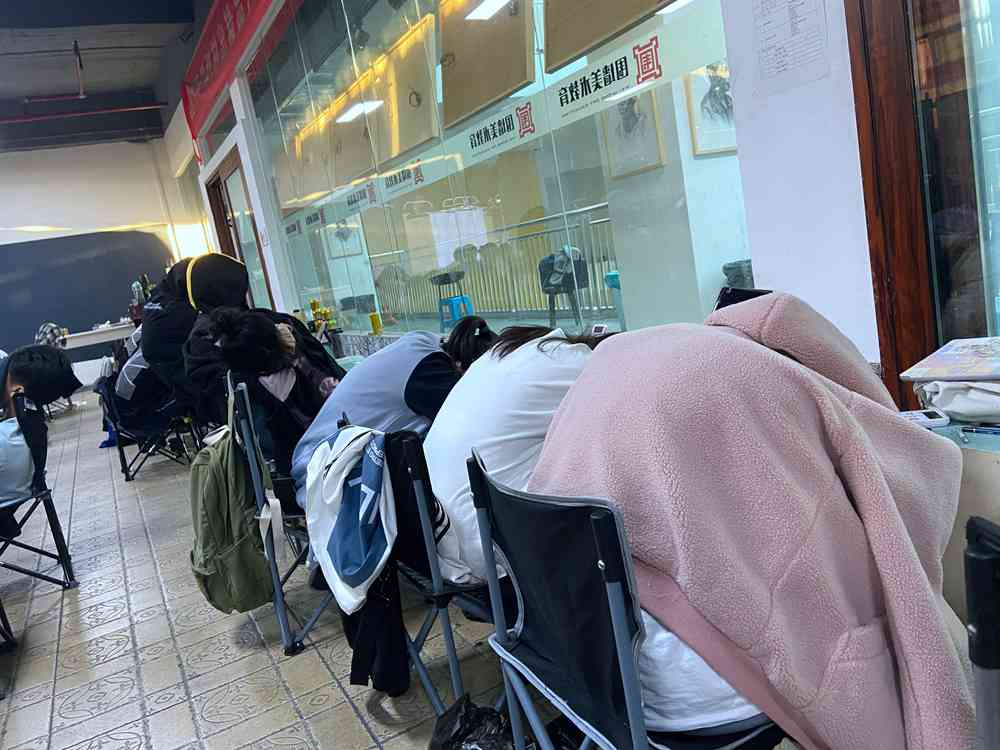 經(jīng)過(guò)廣州美術(shù)高考班圍墻魔鬼特訓(xùn)后的你們！聯(lián)考一定必勝，17